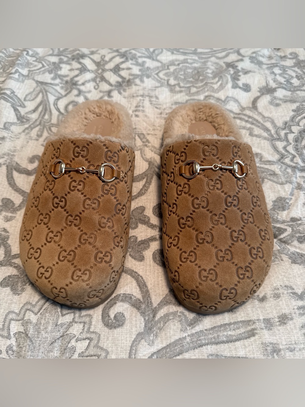 Authentic Gucci Brown Suede GG Horsebit Shearling Mules Price is Firm